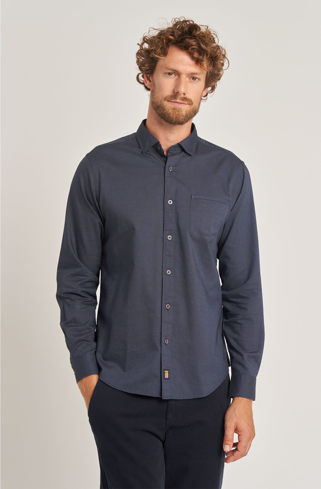 Classic men's long-sleeved cotton shirt