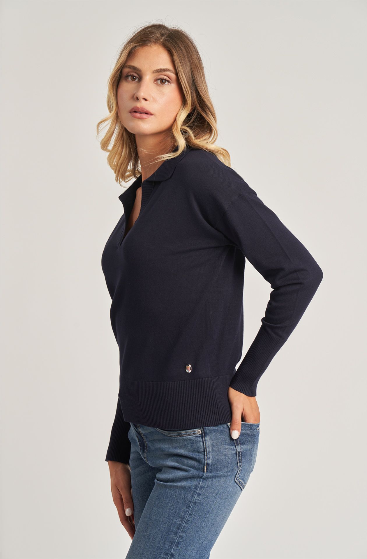 Women's V-neck viscose sweater