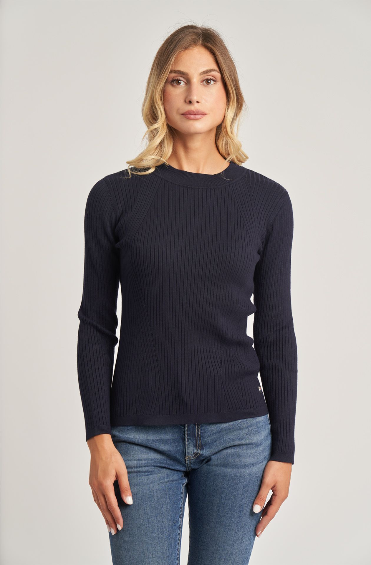 Maglia da donna in misto viscosa mezzo collo