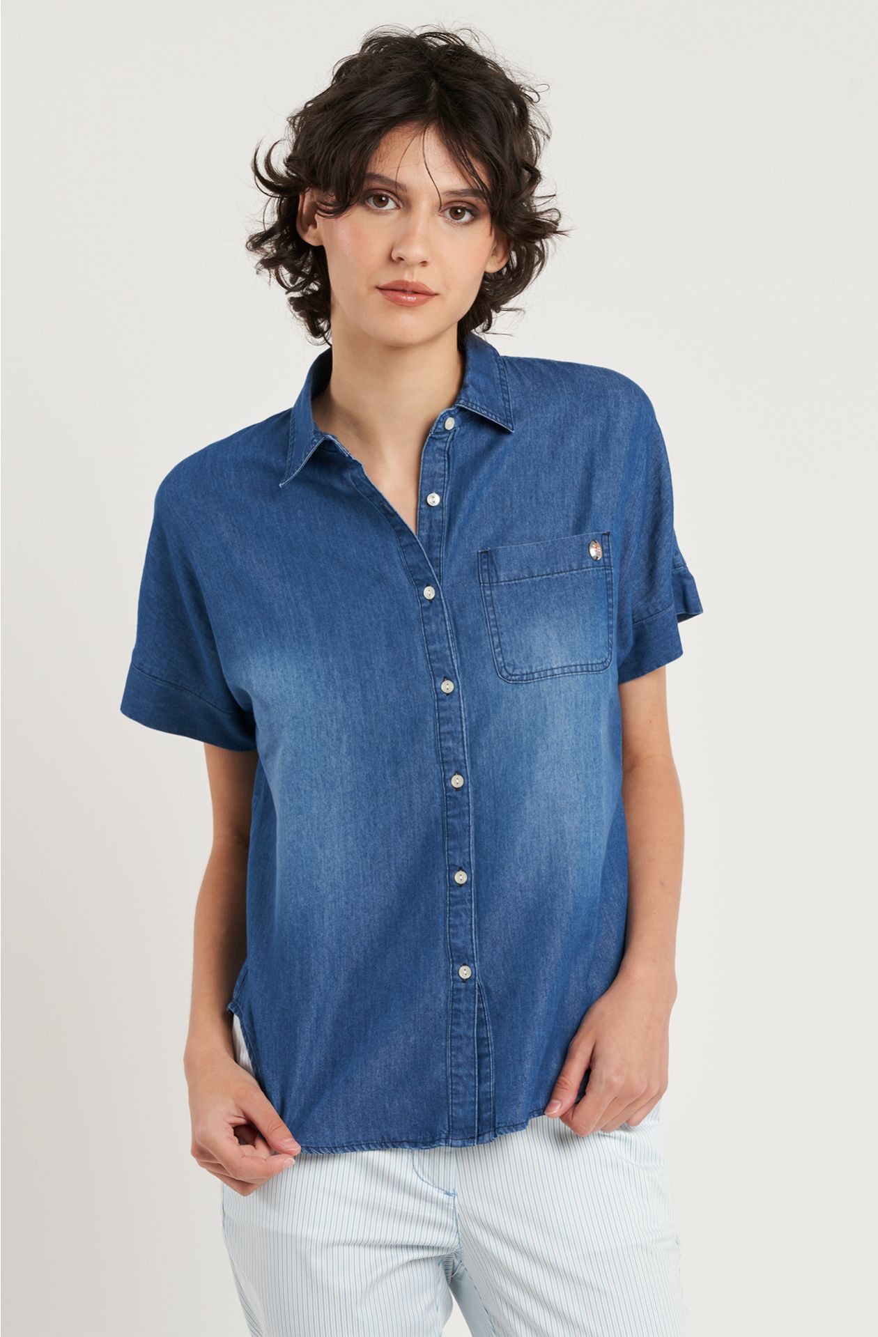 Camicia da donna in chambray leggero