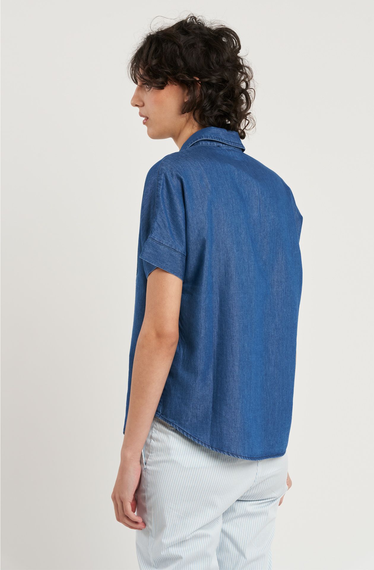 Camicia da donna in chambray leggero